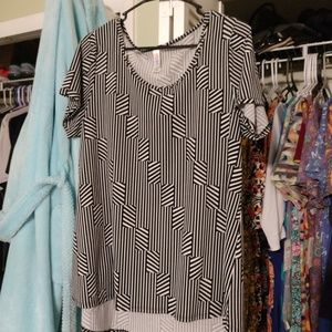 LuLaRoe Large Classic Tee, EUC